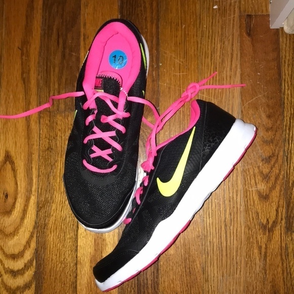 NWOT Nike Active Shoes - Picture 2 of 4